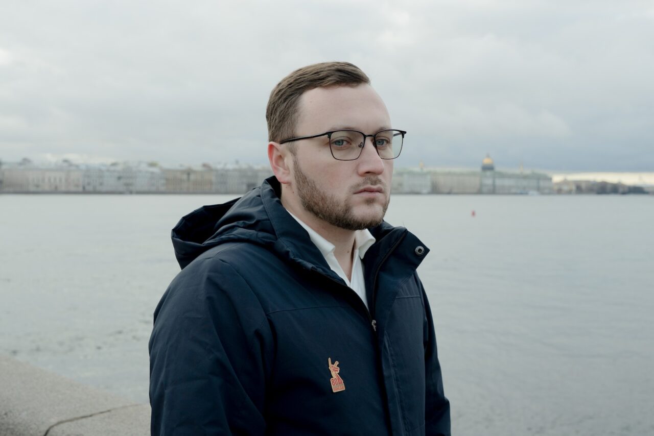 Бывший мэр Олекминска Сергей Щебляков после отставки переехал в Санкт-Петербург и ищет работу. В Якутии ему не позволили бы остаться у власти